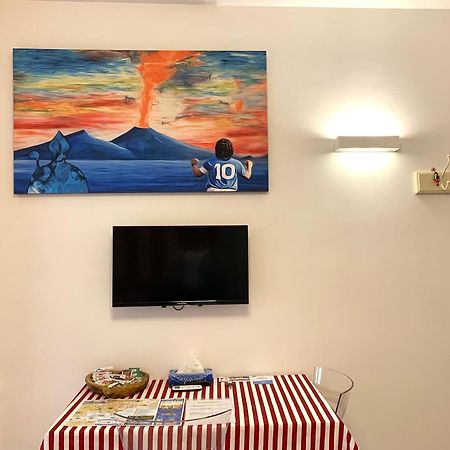 Casa Giulia, Nuovo Appartamento In Centro! Неаполь Экстерьер фото