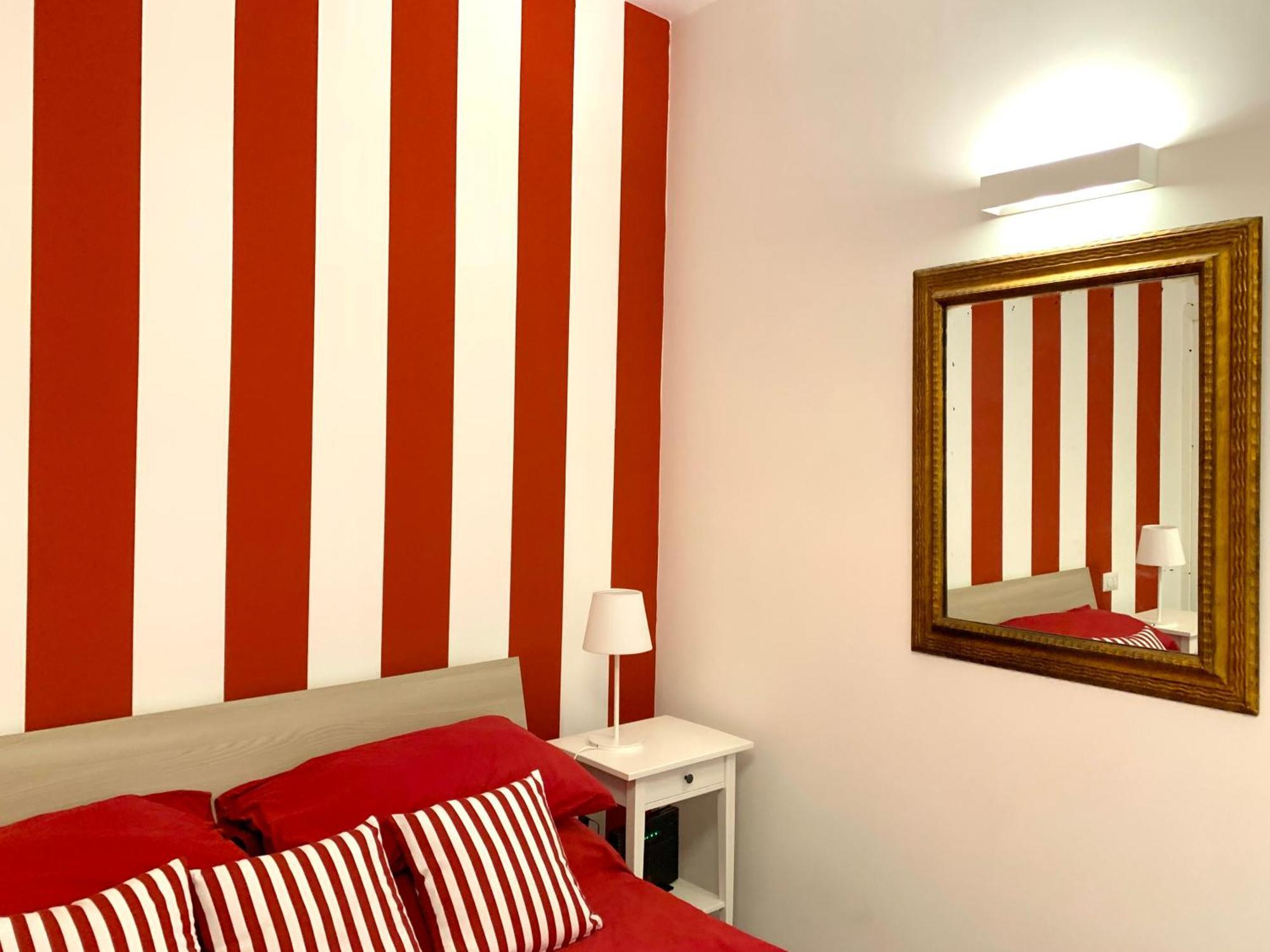 Casa Giulia, Nuovo Appartamento In Centro! Неаполь Экстерьер фото
