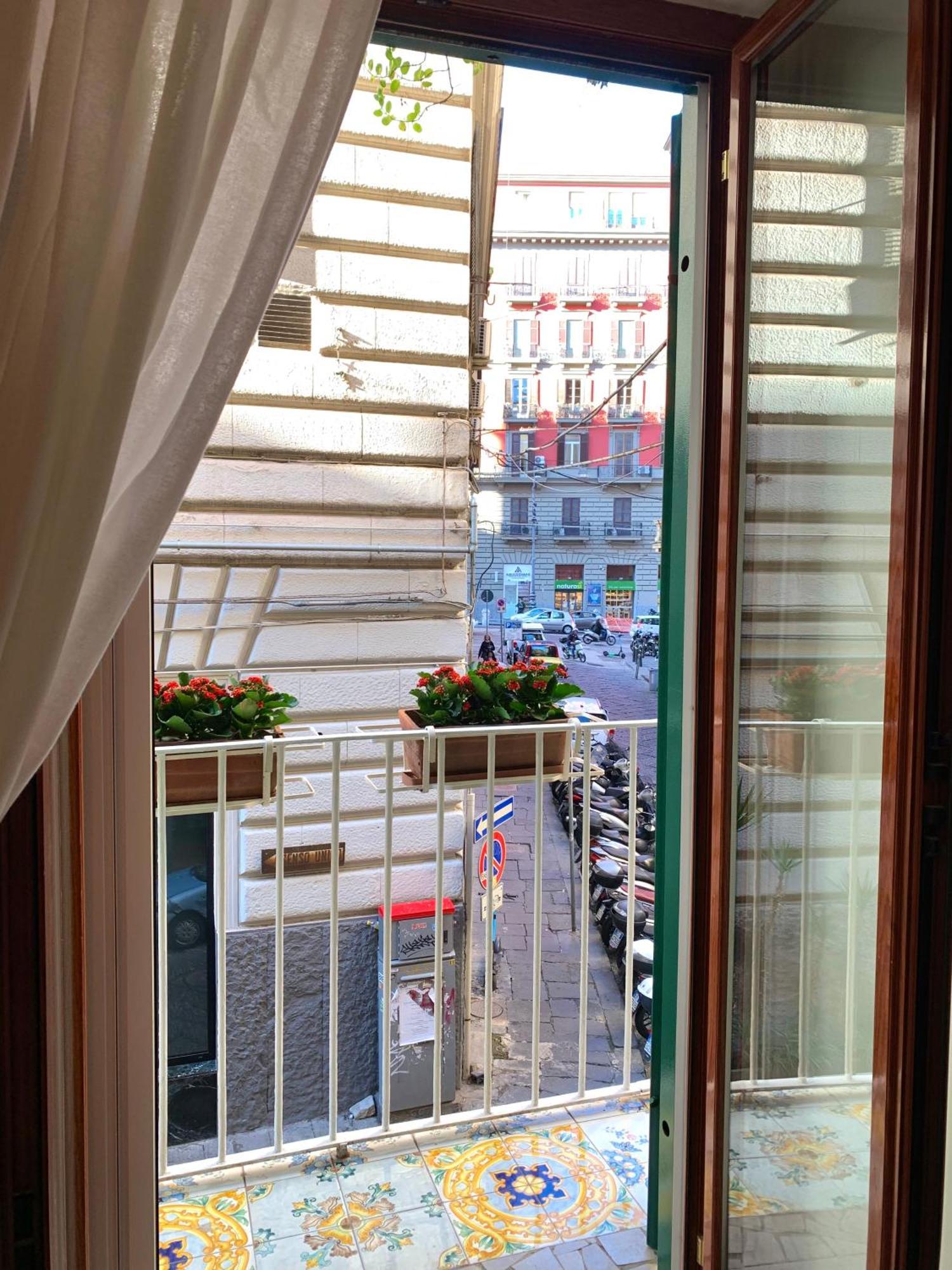 Casa Giulia, Nuovo Appartamento In Centro! Неаполь Экстерьер фото